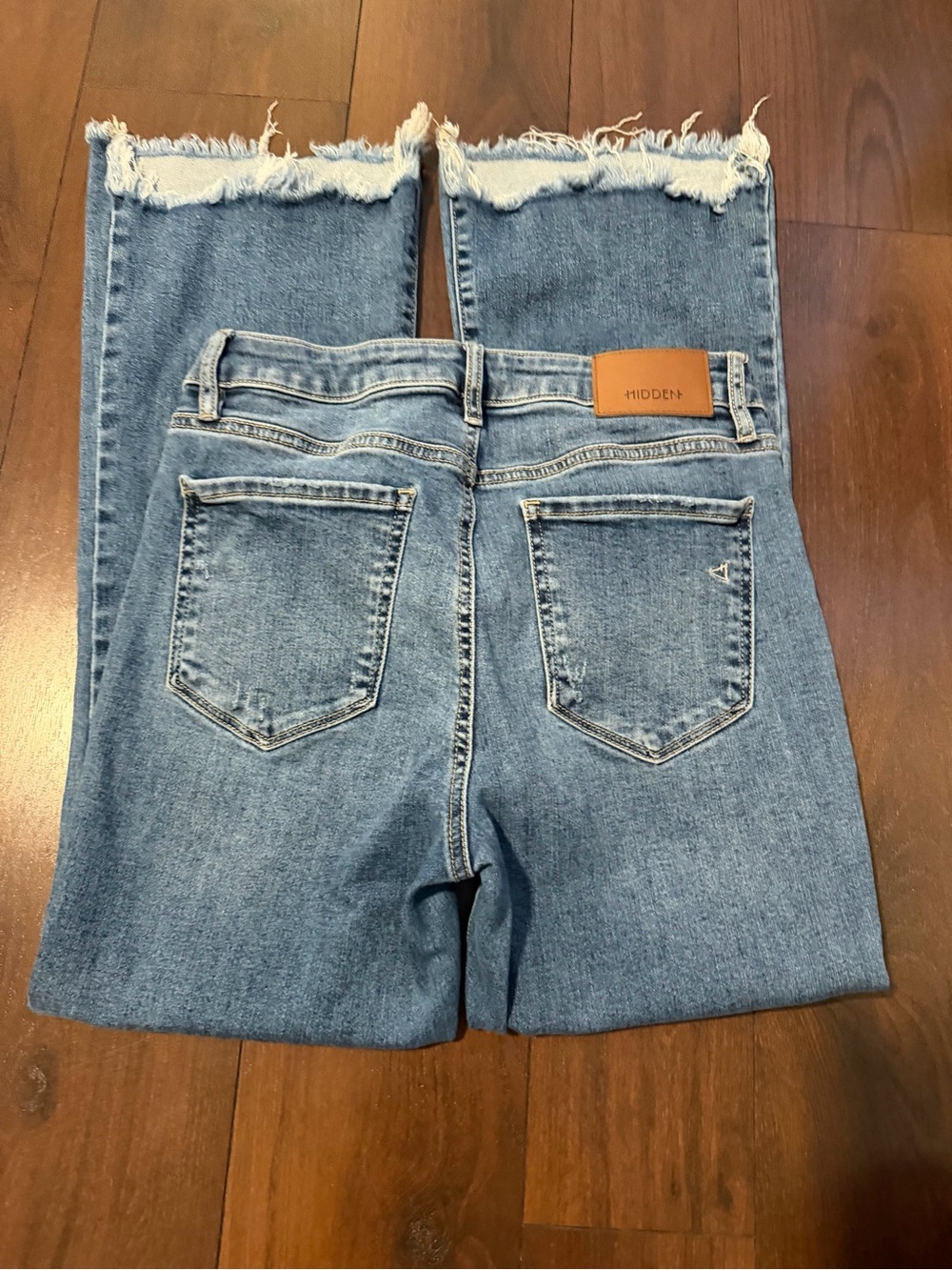 Hidden Jeans Happi Front Pocket Frayed Hem Crop Flare Medium Wash 29 - Picture 5 of 7